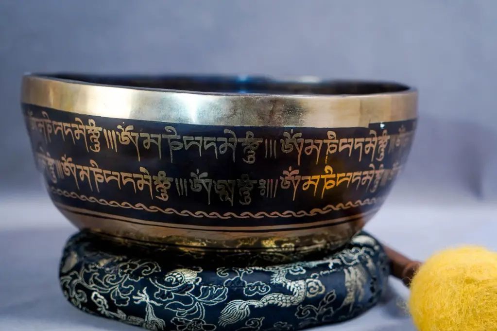 Sri Yantra "D" Singing Bowl – Etched Brass – Creative Flow